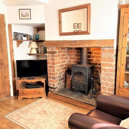 Pass The Keys Cosy Cottage With Views Over The Shropshire Hills Ludlow Bagian luar foto