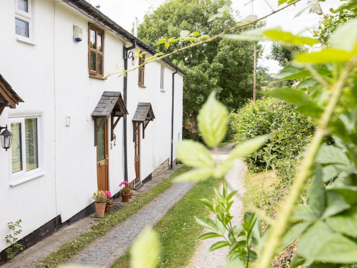 Pass The Keys Cosy Cottage With Views Over The Shropshire Hills Ludlow Bagian luar foto