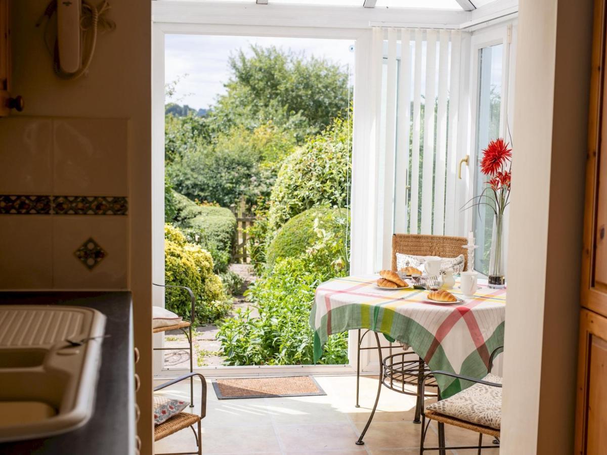 Pass The Keys Cosy Cottage With Views Over The Shropshire Hills Ludlow Bagian luar foto