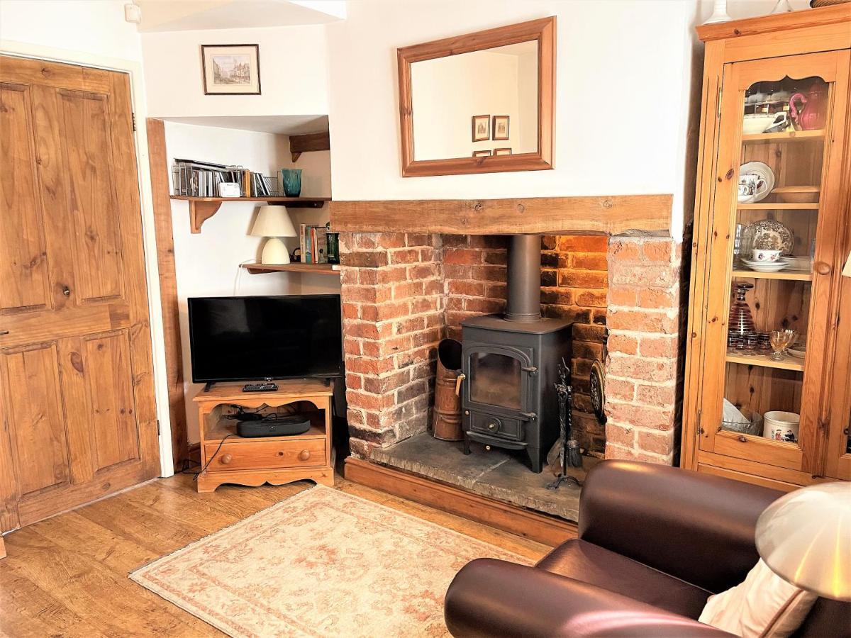 Pass The Keys Cosy Cottage With Views Over The Shropshire Hills Ludlow Bagian luar foto