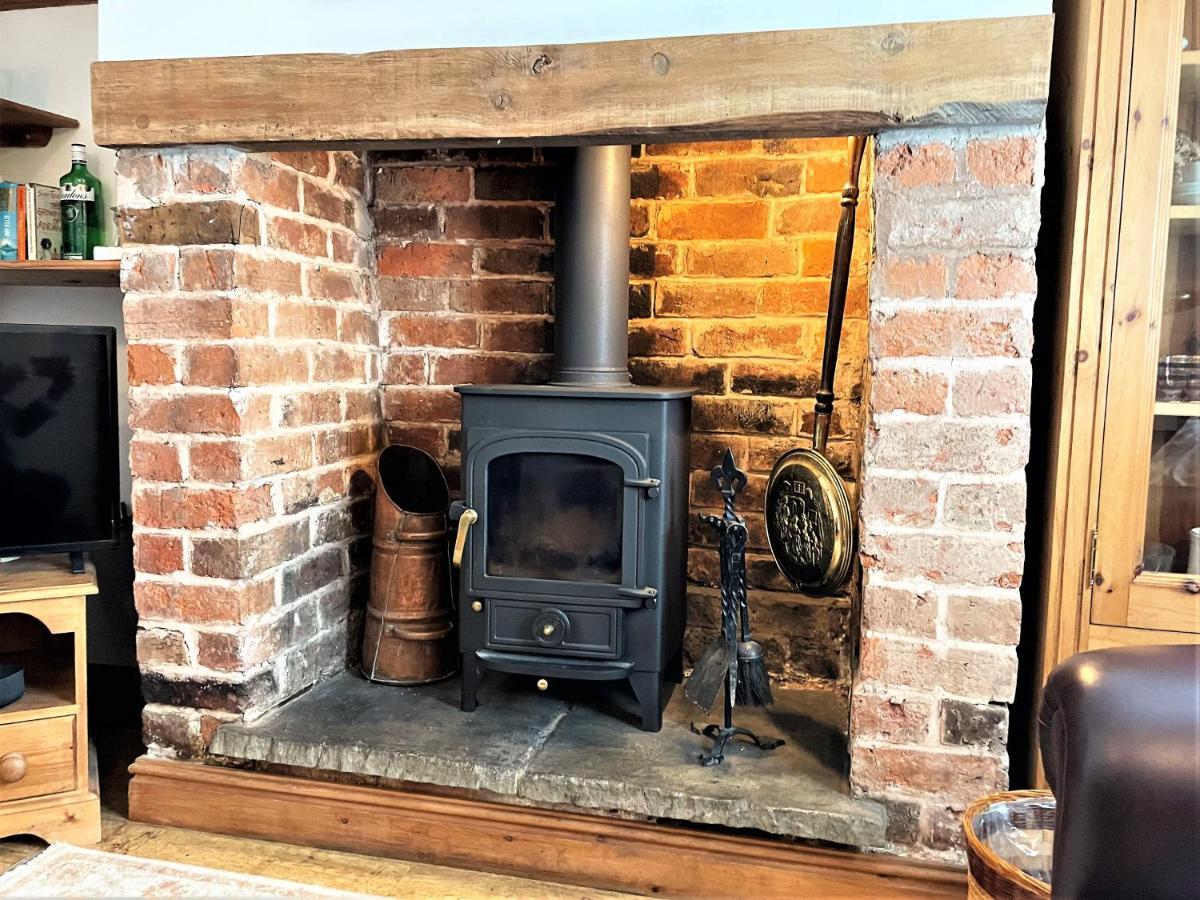 Pass The Keys Cosy Cottage With Views Over The Shropshire Hills Ludlow Bagian luar foto